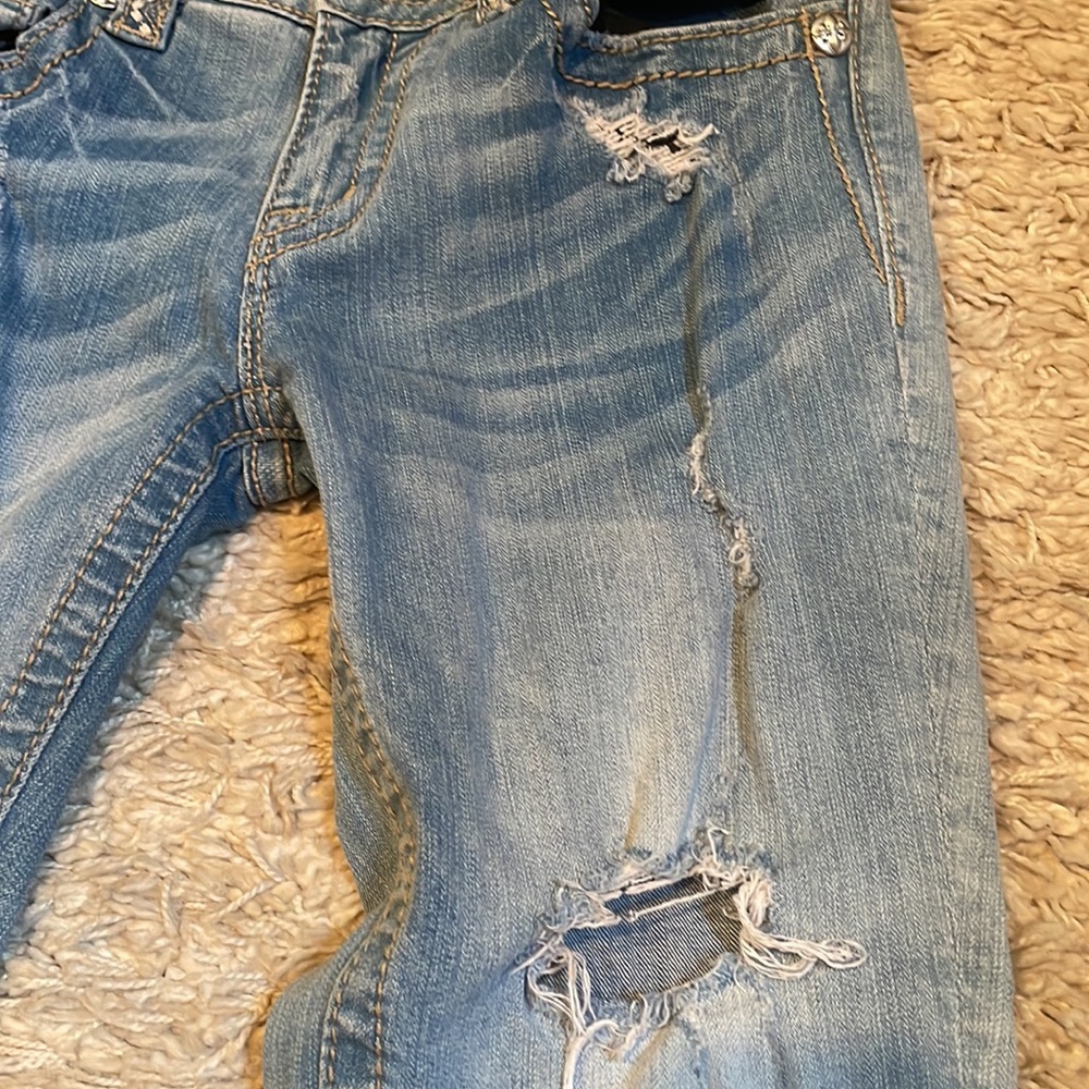 Miss Me Signature Crop Distressed Light Wash Low-Rise Size 29 - Picture 5 of 15